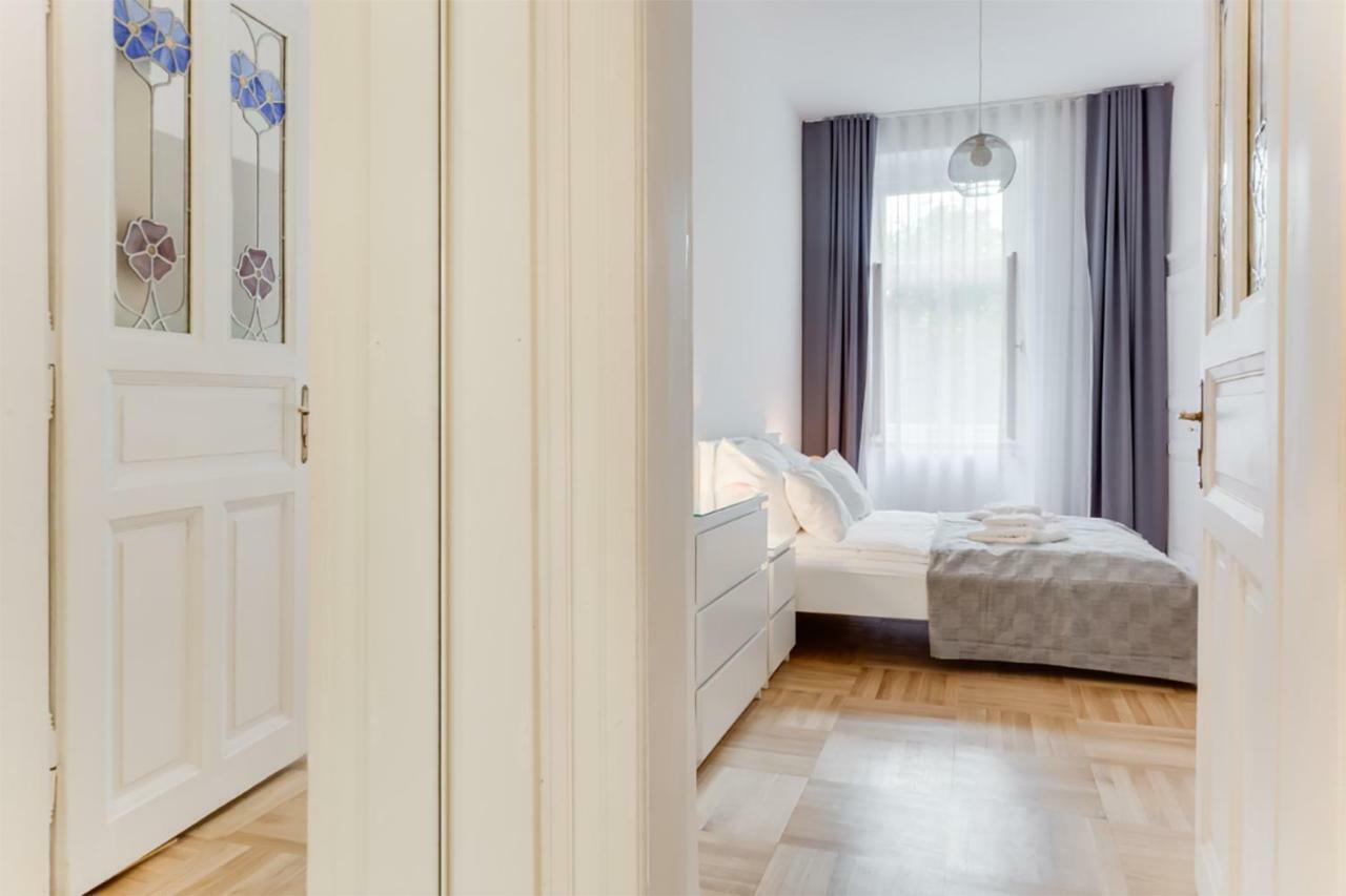 The Dancing House Residence, Two Bedroom Apartment With Balcony Near River! ปราก ภายนอก รูปภาพ