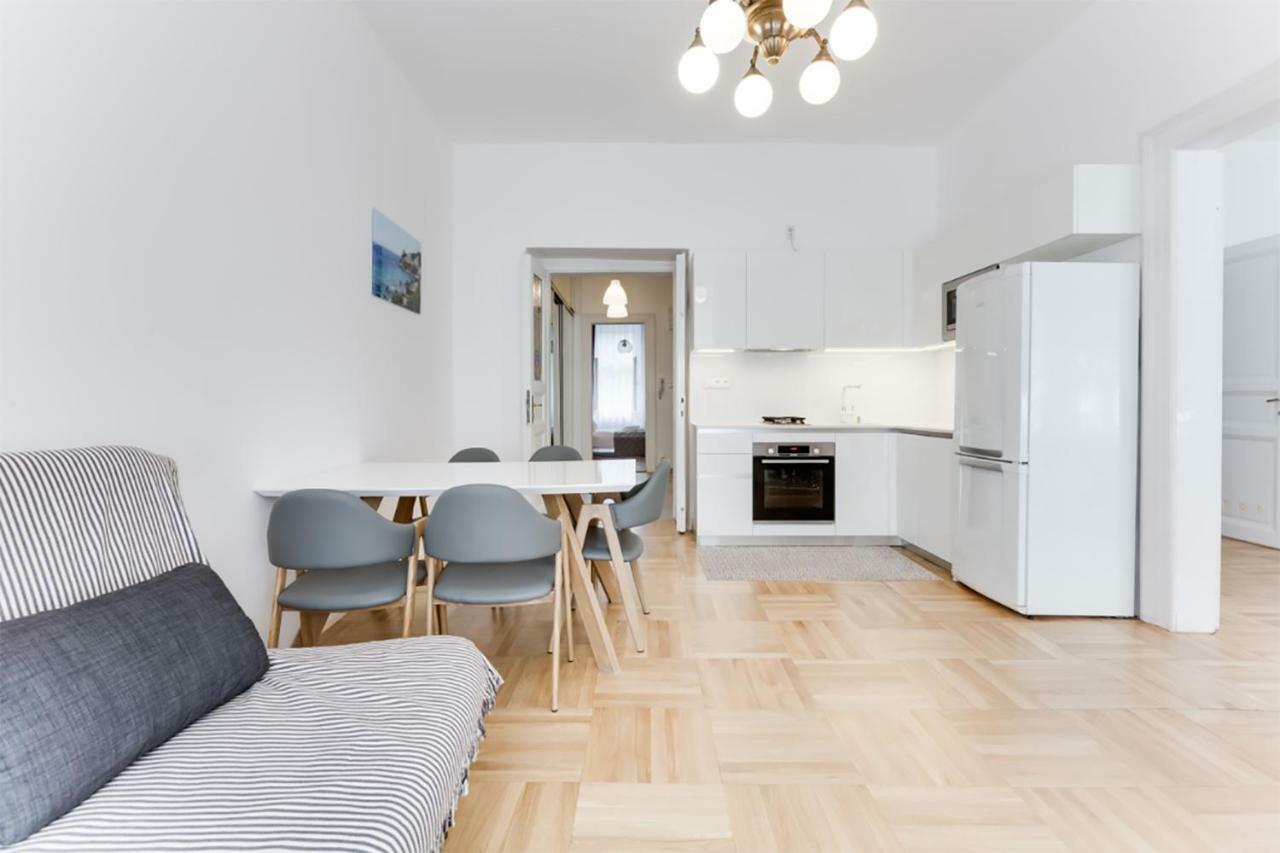 The Dancing House Residence, Two Bedroom Apartment With Balcony Near River! ปราก ภายนอก รูปภาพ