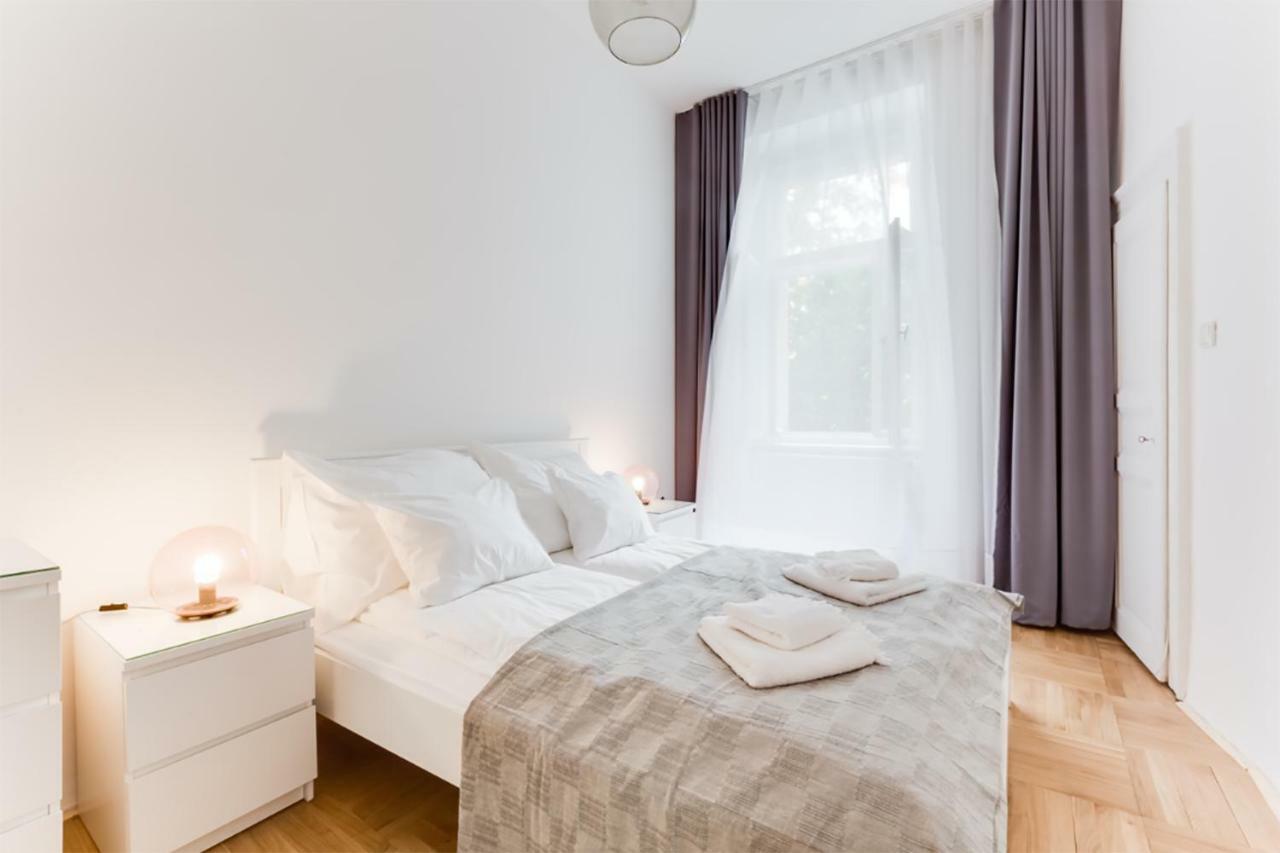 The Dancing House Residence, Two Bedroom Apartment With Balcony Near River! ปราก ภายนอก รูปภาพ