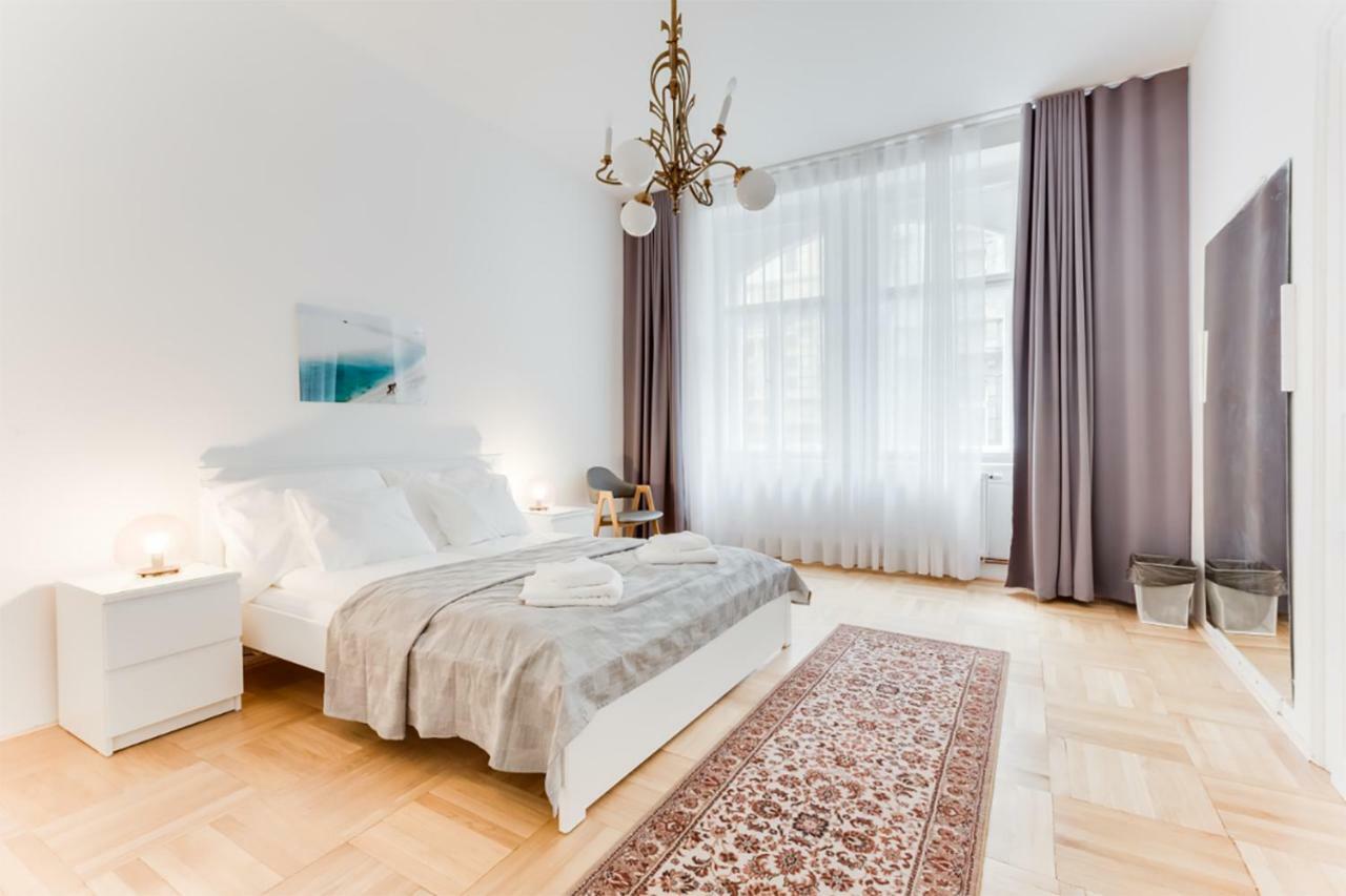 The Dancing House Residence, Two Bedroom Apartment With Balcony Near River! ปราก ภายนอก รูปภาพ