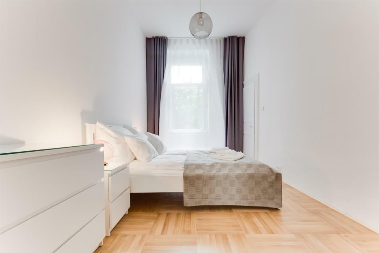The Dancing House Residence, Two Bedroom Apartment With Balcony Near River! ปราก ภายนอก รูปภาพ