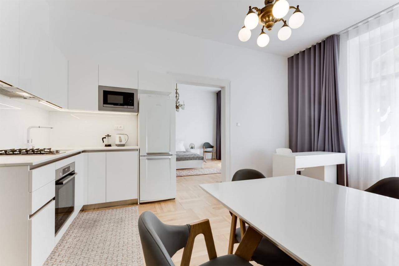 The Dancing House Residence, Two Bedroom Apartment With Balcony Near River! ปราก ภายนอก รูปภาพ